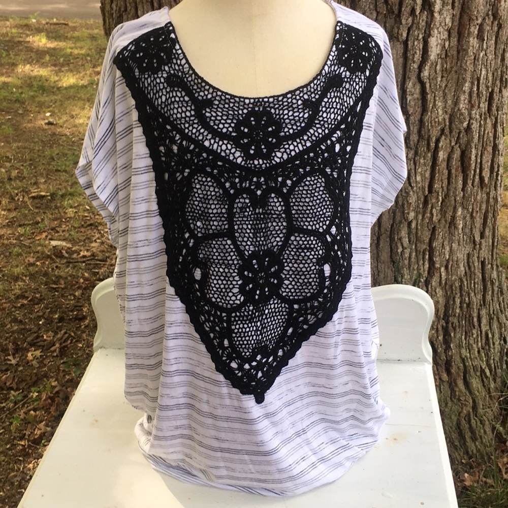 NWOT MISIA WOMENS LACE APPLIQUÉ BLOUSE SZ med